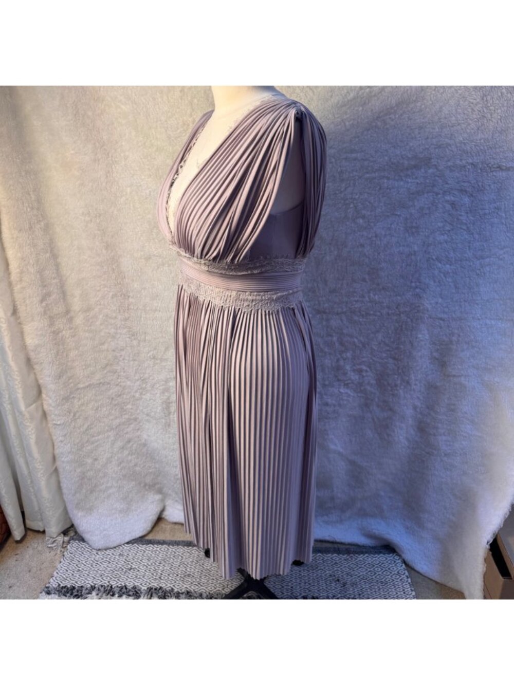 ASOS DESIGN size 6 lilac accordion pleated midi dress lace detailing romantic - Picture 5 of 9